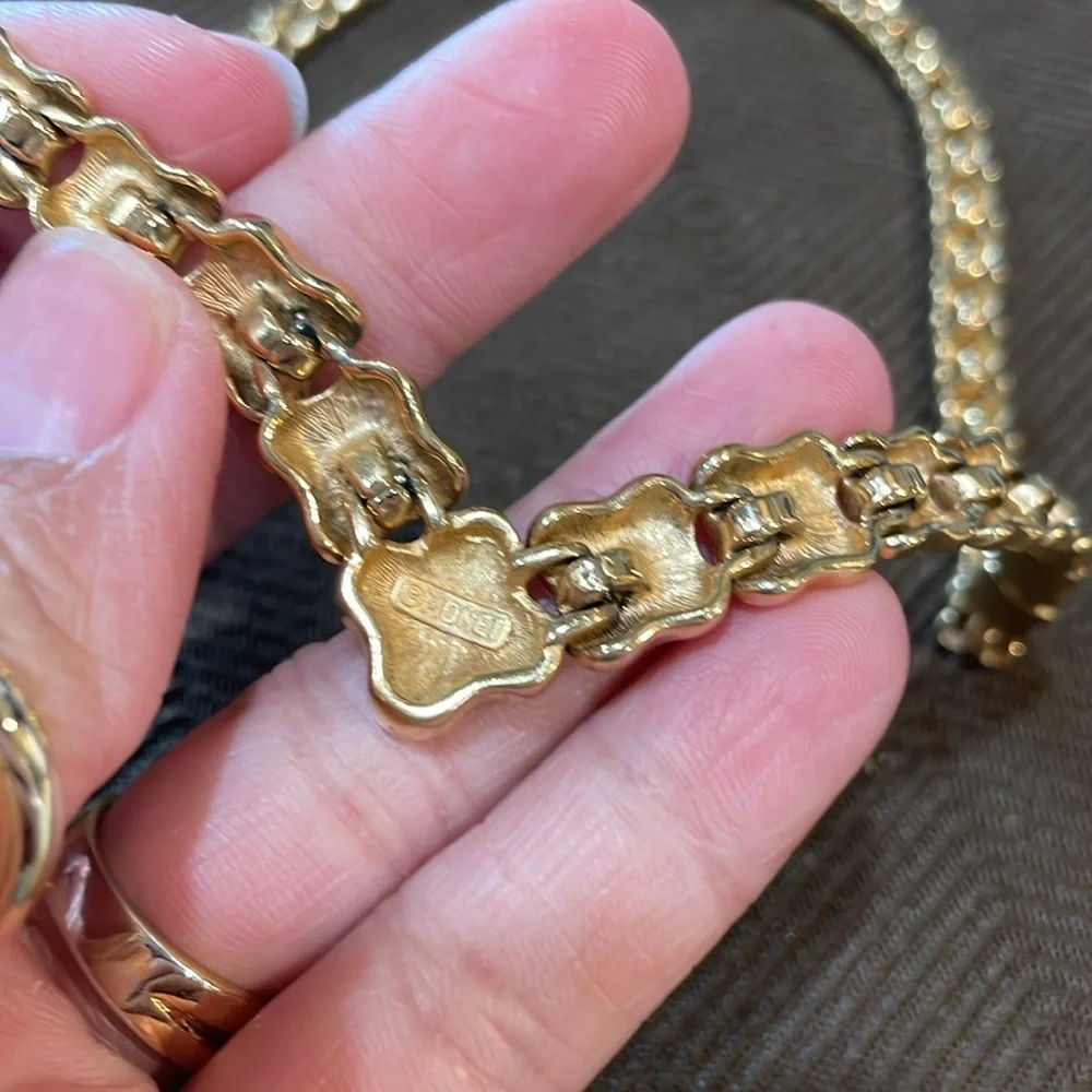 Monet vintage gold tone statement necklace - Picture 5 of 8
